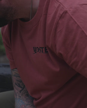 A video of a man wearing a Wofte Minimal Peaks T-Shirt whilst Carp Fishing. He is wearing the rust colour t-shirt and also the caramel colour and is using a catapult whilst surface fishing. 